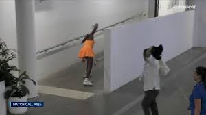 Gauff a răbufnit după eliminarea de la Australian Open! Americanca și-a distrus racheta după ieșirea de pe teren