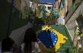Bandeira do Brasil: escadaria pintada com símbolo do país virou febre na Copa do Mundo e tem fila de espera para foto