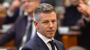 Payouts for ministers who 'plundered' Hungary will go to charity