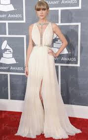 Resultado de imagem para look da taylor swifter 2017