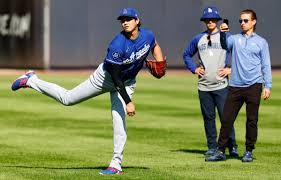 Shohei Ohtani skips bullpen session and won't throw off mound until irritated left knee feels 100%
