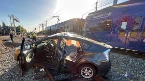 1 dead, 2 critically injured after Sacramento light rail train hits car in Rancho Cordova