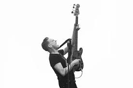 De volta a Porto Alegre, Bryan Adams comenta nova fase e inspiração constante: "A torneira não fecha"