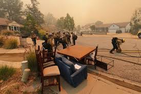 Fast-Moving Southern California Fire Forces Immediate Evacuations
