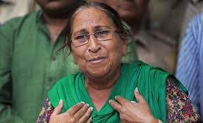 Dalbir Kaur, sister of Sarabjit Singh, , who died in a Lahore hospital after a brutal assault in jail, addresses a press conference in New Delhi on Thursday ... - 0205-Sarabjit-1