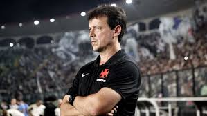 Diniz se irrita com pergunta de repórter sobre derrota do Vasco: 'Você está ganhando hoje, comemora...'
