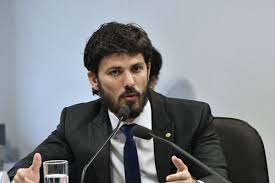 Aro dá sinal verde para Flávio fazer campanha em seu palanque e elimina principal entrave para acordo em Minas