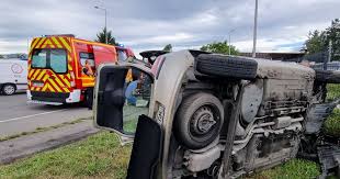Photo Faits divers. Colmar : une voiture sur le flanc trois bless�s l�gers