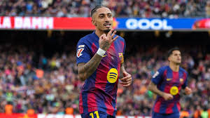 Com hat-trick de Raphinha, Barcelona massacra o Sevilla e segue 'disparado' em LALIGA