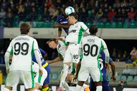 Sassuolo Sorprende: Victoria Vital en Verona y Crisis en Hellas - Imagen principal del artículo