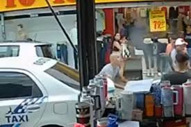 Homem é baleado na cabeça após tentar evitar fuga de ladrões em SP Vídeo impressionante