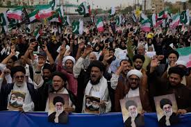 Pakistan Praises Trump for India Peace Efforts, Then Condemns Iran Strikes