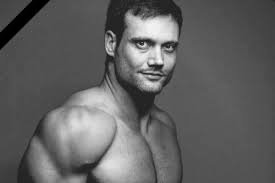 Influenciador fitness morre em lago aos 32 anos