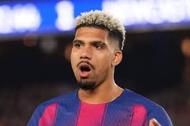 Liverpool rarely sign loan players – and the ones they do rarely succeed. Ronald Araujo is their latest hope…