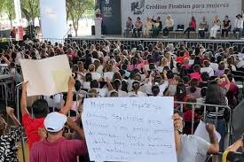 Protestan víctimas en acto de CSP; exigen paz en Apatzingán