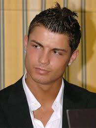 Cristiano Ronaldo, Chelseali defans oyuncu Juliano Belletti&#39;nin kardeşi Luana Belletti ile berabermiş. Londra&#39;da moda tasarımı okuyan 24 yaşındaki ... - cristiano-ronaldo-traje