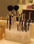 Store makeup brushes