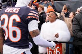 Simone Biles strives to reign in Chicago alongside Jonathan Owens, but fans take the crown away from her