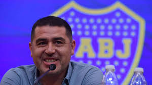 Boca Juniors busca fichar a un mediocampista de Argentinos Juniors: el refuerzo que Riquelme quiere