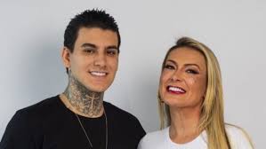 Andressa Urach recorre a advogado após gravar vídeo com filho: ‘Lei não alcança’