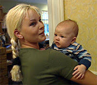 Nyfödde sonen Lancelot tar stor plats i Magdalena Graafs och Magnus Hedmans liv. Foto: TV3 - magda_baby