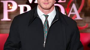 Aos 29 anos, filho de Leticia Spiller e Marcello Novaes rouba a cena em aparição em evento