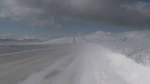 România a fost lovită în plin de „Iadul alb”. Traficul a fost paralizat, ambulanțele s-au blocat în drumul spre cazuri grave