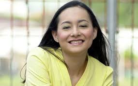 Hasil gambar untuk bugil telanjang NAJWA SHIHAB indonesia presenter tv