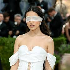 Rachel Zegler's Met Gala 2026 Outfit Inspired by Art and 'Evita' Broadway Transfer