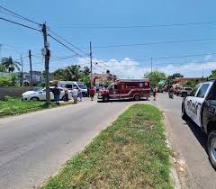 Accidente vial entre una ambulancia deja a tres personas lesionadas en Chetumal