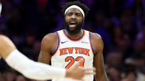 Jose Alvarado is playing Mitchell Robinson right off Knicks