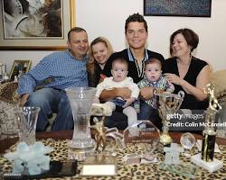 Image of Milos Raonic with his parents