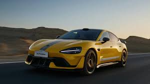 Xiaomi SU7 Ultra Beats Tesla Model S Plaid in Drag Race