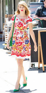 Resultado de imagem para looks de verão da taylor swift