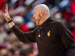 Wyoming basketball coach uses daughter to smack talk CSU