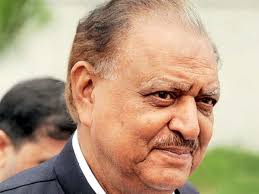 ISLAMABAD: Mamnoon Hussain on Monday took oath as President of Pakistan in Islamabad, Express News reported. Supreme Court Chief Justice Iftikhar Ali ... - 601927-MamnoonHussainphotofile-1378729529-475-640x480