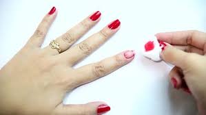 OJESİNİ TEMİZLEYEN KADIN ile ilgili görsel sonucu