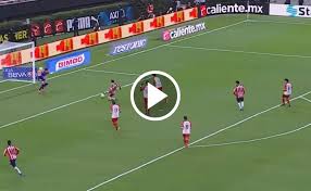 ¡Puede costar el bicampeonato de goleo! La terrible falla de Armando González en el Chivas vs. Xolos