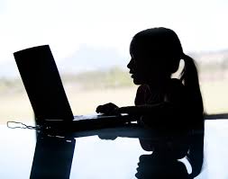 Resultado de imagen de Familia que ayuda asus hijos
