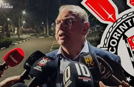 Osmar Stábile abre o jogo sobre renovação de Memphis e comenta a aprovação de contas do Corinthians