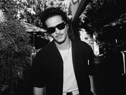 “Risk It All”: veja letra e tradução da música nova de Bruno Mars