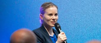 NDR: Kritik an Entscheidung gegen Moderatorin Julia Ruhs – Was steckt dahinter?