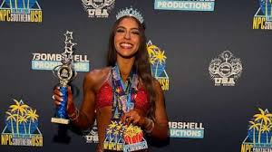 Nora de Xanddy e Carla Perez brilha em competição de fisiculturismo