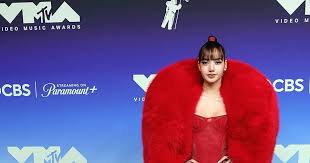 Lisa Goes All-In on Red for the MTV VMAs