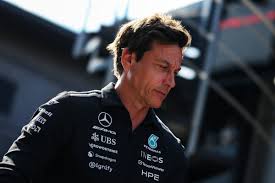 F1 - Wolff afirma que Verstappen "segue na família" Mercedes após renovação com Red Bull