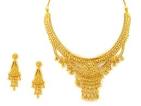 Gold necklaces for women