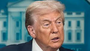 GOP Senator Warns Trump ‘Has Authority to Hire and Fire Members of Executive Branch' During Shutdown