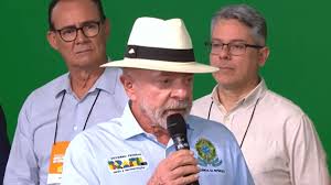 Após derrota no Senado, Lula diz que indicará Messias novamente ao STF