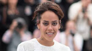 Amel Bent: Fière d'être Algérienne! Le secret de sa double nationalité! - Imagen ilustrativa del artículo