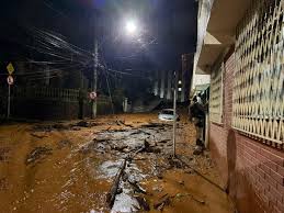 Desabamentos e soterramentos mobilizam equipes de resgate em vários bairros de Juiz de Fora